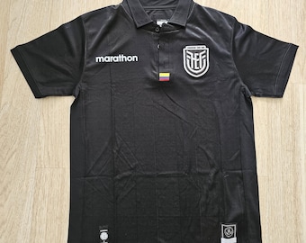 Nueva camiseta de fútbol negra de Ecuador disponible en todas las tallas.