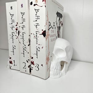 Split Skull Bookends: Gothic Horror Shelf Decor, 3D Printed