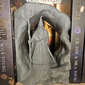 Wizard&#39;s Lair Book Nook – Mystical Cave Library for Enchanted Shelves