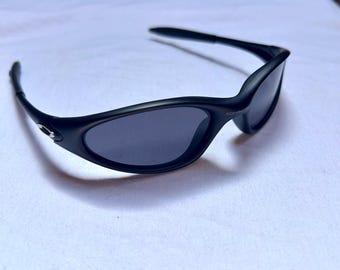 CUTLER & GROSS レトロオーバルブラック サングラス　ヴィンテージ CUTLER & GROSS レトロオーバルブラック サングラス ヴィンテージ