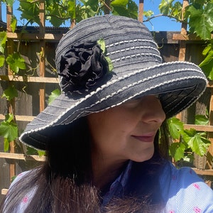 Gray Sun Hat with Black Floral Rose Pin: Packable Travel Hat