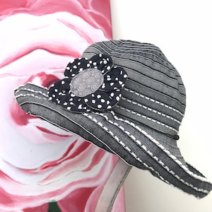 Gray Sun Hat with Fabric Rose Pin - Adjustable Packable Travel Hat