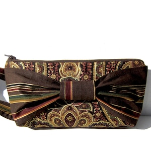Bolso de mano con lazo grande marrón y dorado - Clutch