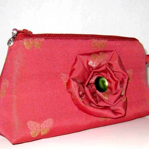 Bolso de mano o cartera con forma de mariposa color rosa adornado con flores hechas a mano