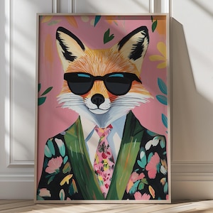 Puede incluir: Una ilustración digital de un zorro con gafas de sol y un traje verde con estampado floral. El zorro está sobre un fondo rosa con acentos florales verdes y amarillos.