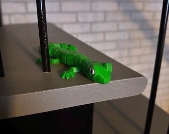 3D Printed Articulated Gecko: Poseable Lizard Figurine, Eco-Friendly PLA Decor