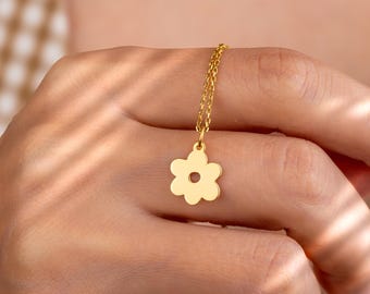 14K Gold Dainty Daisy Necklace – Minimalist Flower Pendant, Tiny Floral Charm, Nature Jewelry for Plant Lovers, Cute Birthday Gift for Her