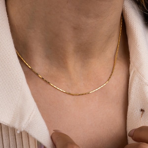 Collar de cadena de oro de 14 quilates, cadena fina y delicada, cadena minimalista de capas, cadena de eslabones cuadrados, cadena de oro para uso diario.