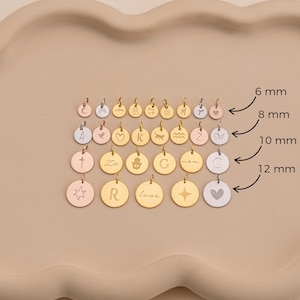Dije de disco inicial personalizado de oro macizo de 14 quilates, colgante adicional hecho a mano sin cadena, etiqueta de moneda grabada con un disco pequeño, regalo para mujer