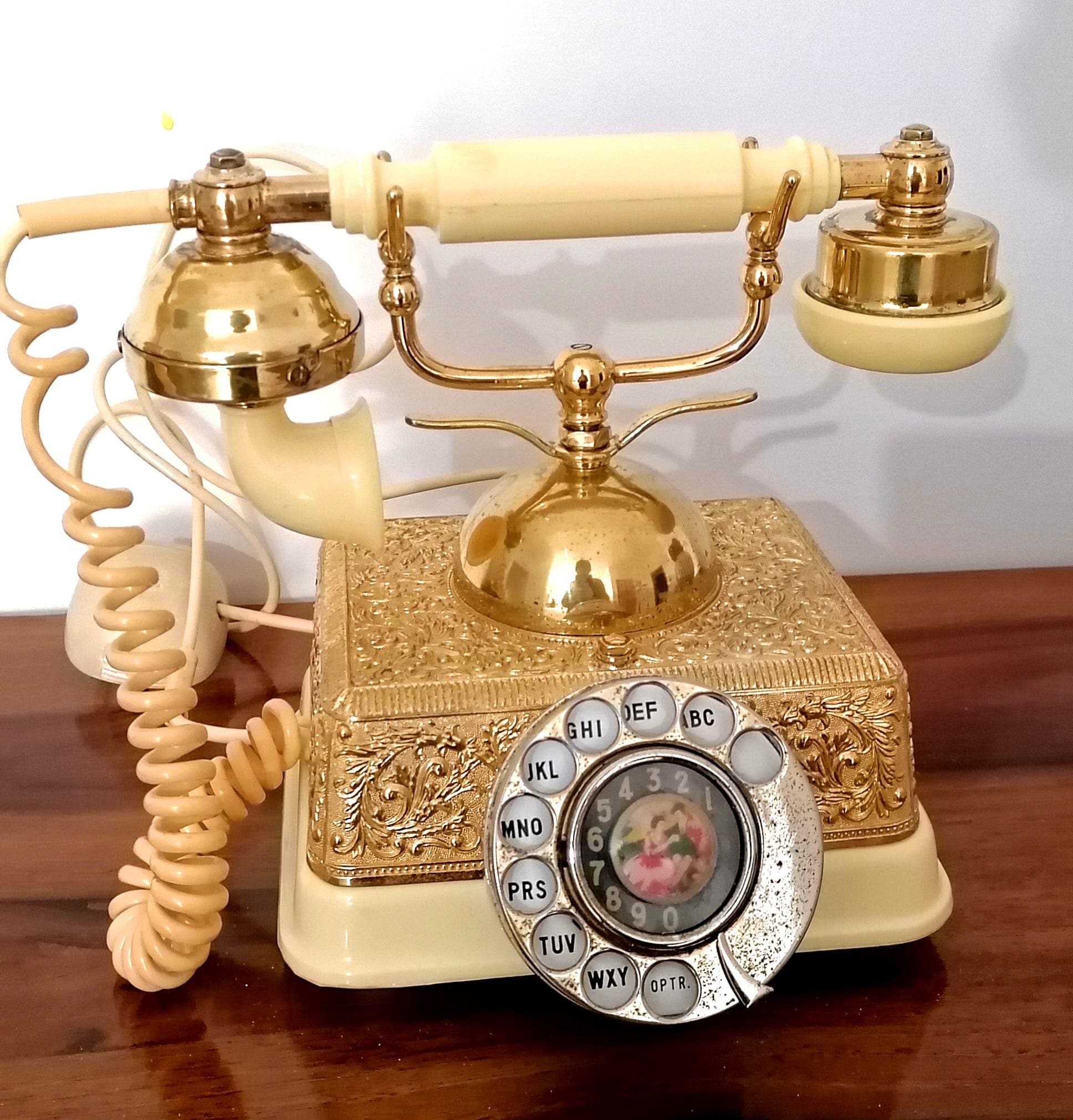 Vintage Rotary Dial Telephone in Golden and Chiseled Brass. Extra