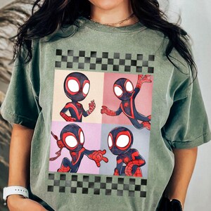 Puede incluir: Juego de tres tazas de cer&aacute;mica con acabado mate moteado. Las tazas son de color crema, gris claro y gris oscuro. Cada taza tiene un dise&ntilde;o simple y minimalista.