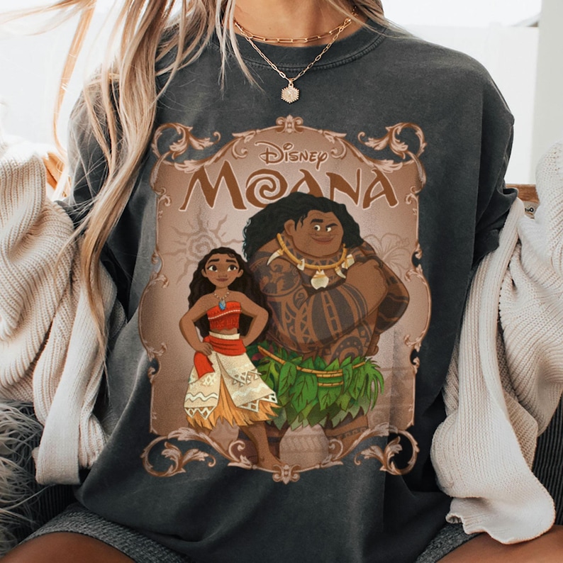 Disney Moana Comfort Color Shirt, Maui Baby Moana Tee, Disney Princess Group T-shirt, Disneyland Trip Shirt 2026 bild 1