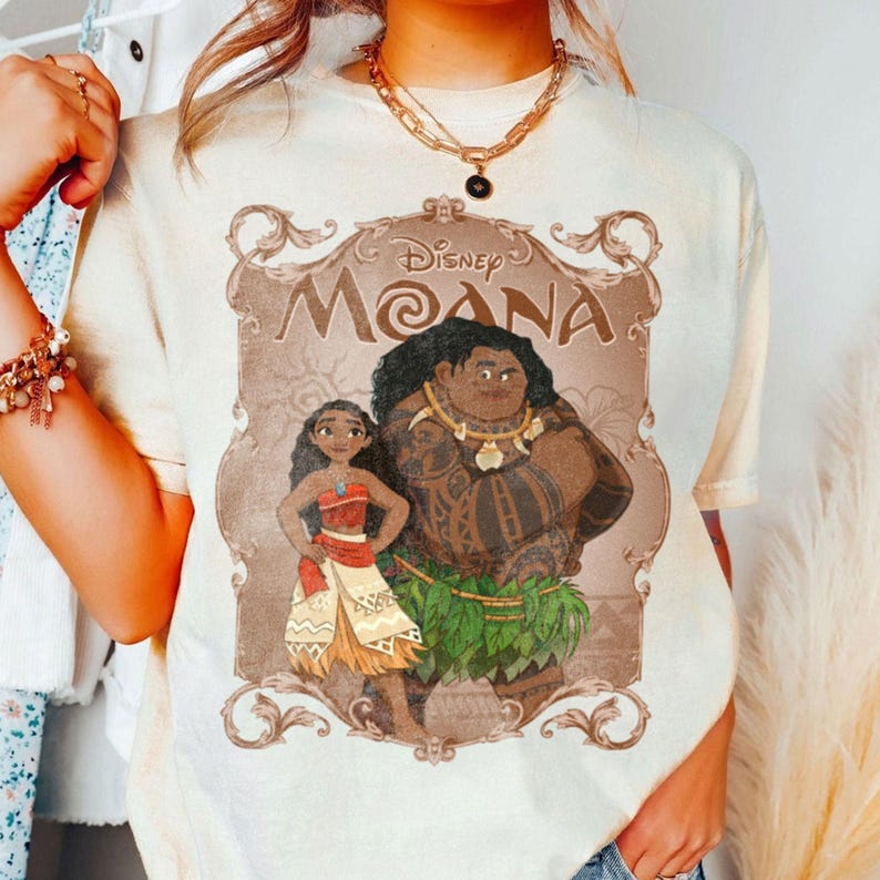 Disney Moana Comfort Color Shirt, Maui Baby Moana Tee, Disney Princess Group T-shirt, Disneyland Trip Shirt 2026 bild 3