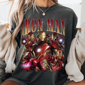 Camiseta de Iron Man Comfort Color, camiseta de los Vengadores, camiseta de superhéroe Iron Man, camiseta para viaje a Disneyland 2026 imagen 2