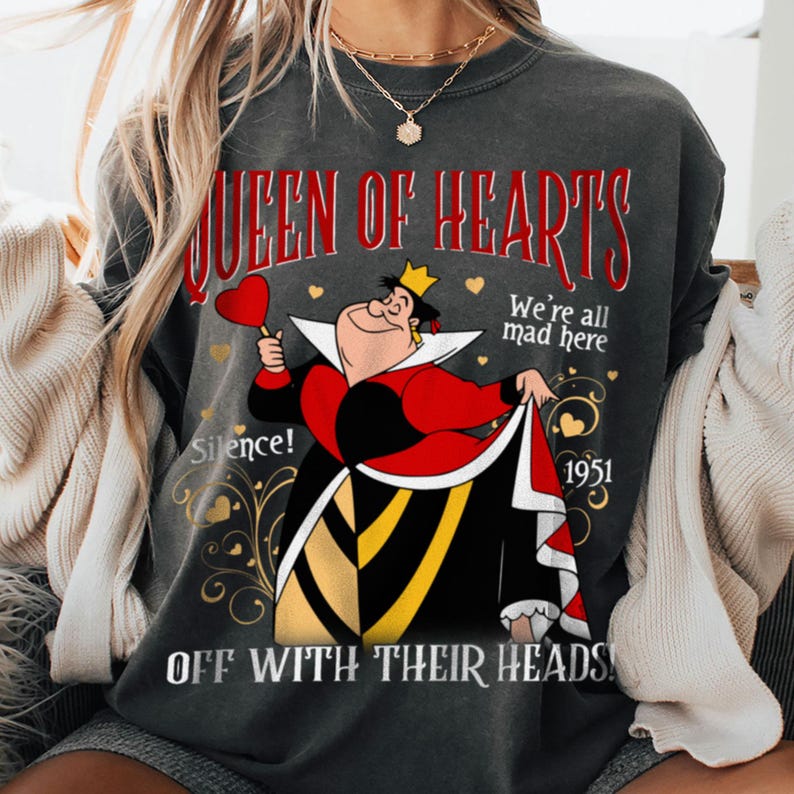 Queen of Hearts T-Shirt, Off With Their Heads, Disneyland Trip Tee bild 3