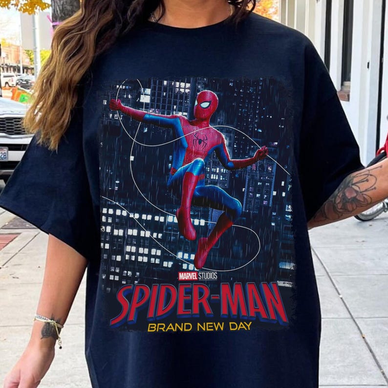 Puede incluir: Un juego de tres tazas de cer&aacute;mica con un acabado mate moteado. Las tazas son de color crema, gris claro y gris oscuro. Cada taza tiene un dise&ntilde;o simple y minimalista y un asa redondeada.