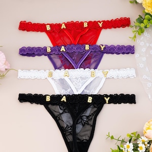 Tanga personalizada con dijes dorados y nombre, tanga personalizada con nombre, tanga de encaje con nombre personalizado, regalo de aniversario, regalo de San Valentín