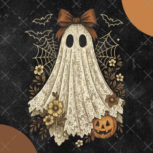 K&ouml;nnte beinhalten: Vintage Halloween-Illustration mit einem Geist mit Schleife, umgeben von Flederm&auml;usen, Spinnweben und Blumen. Unten befindet sich ein geschnitzter K&uuml;rbis. Der Geist ist in einem wei&szlig;en, spitzenartigen Stoff drapiert. Die Farbpalette umfasst Schwarz, Orange und Braun.