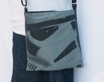 Bolso bandolera ajustable de Stormtrooper de Star Wars elaborado con cortinas vintage