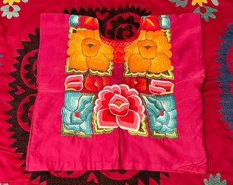 Vintage Mexican Hand Embroidered Floral Pink Huipil on Satin sz M