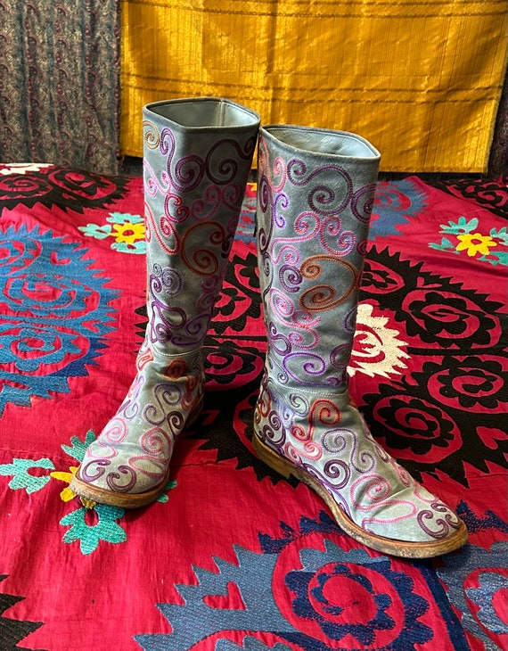 Gorgeous Vintage Italian Embroidered Suede Boots!