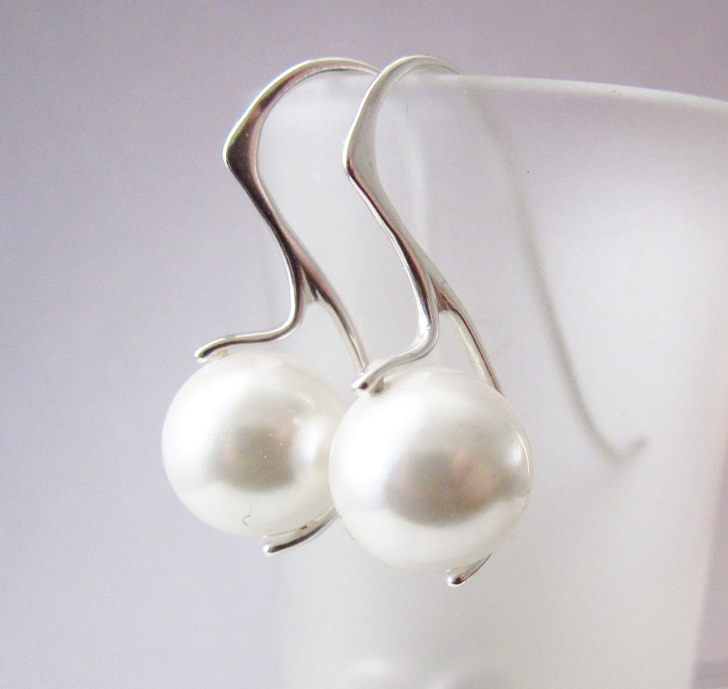 イヤリング TATIANA White Berry Pearl Hoop EarringsEC1773 TATIANA】WHITE BERRY PEARL HOOP EARRING☆ピアス☆送料無料