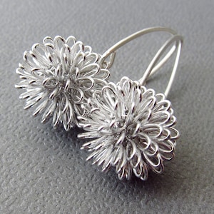 Boucles d'oreilles Dahlia en argent sterling Boucles d'oreilles boule en fil d'argent au design moderne - Similaires aux boucles d'oreilles Pissenlit