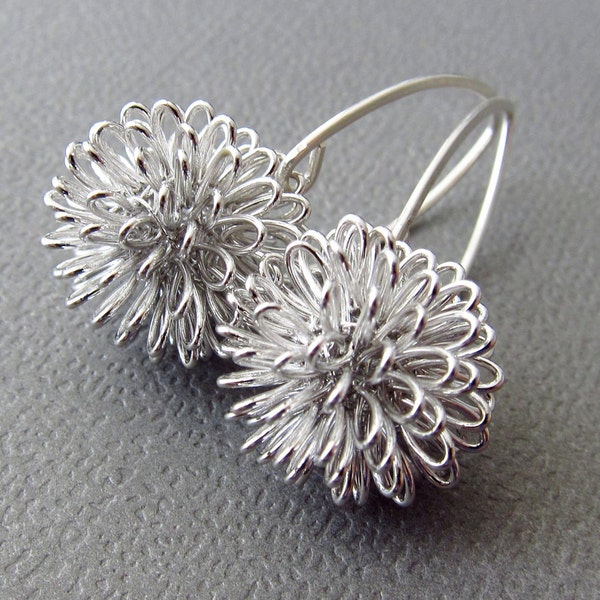 Boucles d'oreilles Dahlia en argent sterling Boucles d'oreilles boule en fil d'argent au design moderne - Similaires aux boucles d'oreilles Pissenlit