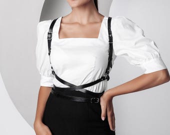 Schwarzer Leder Brustgurt für Frauen, verstellbarer Straps Unterbrust Harness aus veganem Leder und massiven Messing-Hardwares, Strappy Dessous