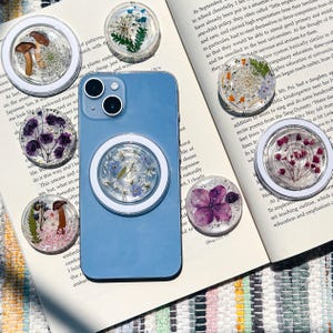 Real Hydrangea Flowers Magnetic Phone Grip, Handmade Magsafe Grip, Resin Mushroom Holder For Kindle, Daisy Pansy Floral Phone Charm Stand