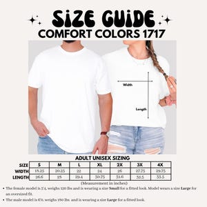Puede incluir: Gu&iacute;a de tallas para camisetas Comfort Colors 1717, con un hombre y una mujer modelando camisetas blancas. La gu&iacute;a proporciona medidas en pulgadas, con un ancho que va de 18,25 a 29,75 pulgadas (46,35 a 75,57 cm). Texto: "SIZE GUIDE".