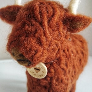 Sculpture vache Highland feutrée à l&#39;aiguille : figurine en laine à collectionner