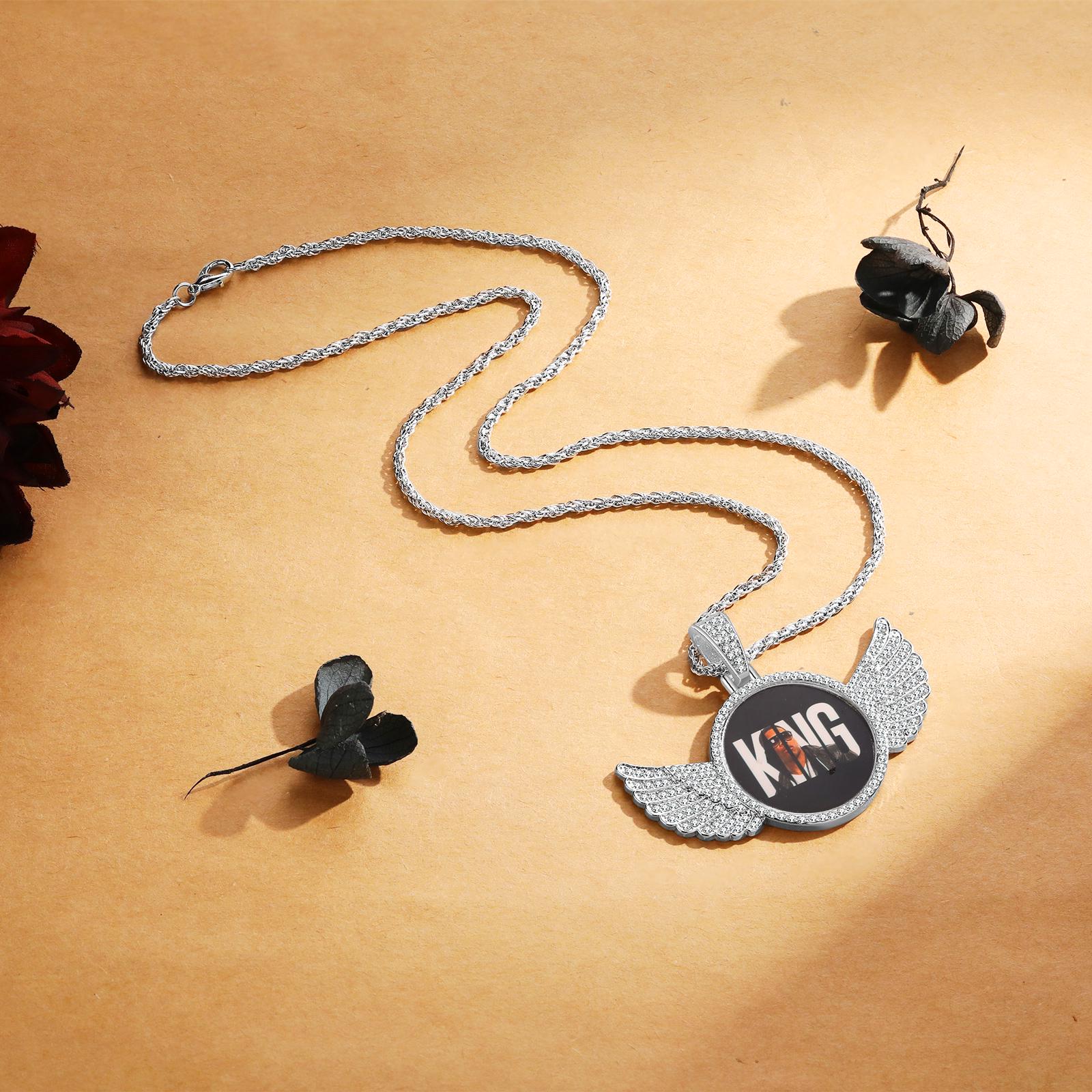 AOTXOXTOA Personalizza Foto Ciondolo Medaglia Collana Ala D'Angelo Incisione In Bianco E Nero Colori Immagine Per Uomini Donne Medaglione Rame Hip Hop - 4
