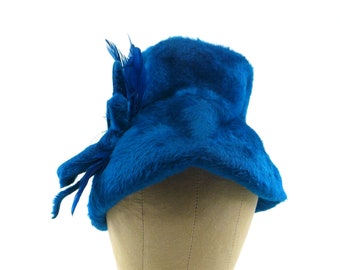 Bright Teal 1960s Women's Stylish Bucket Hat with Bow and Feather Trim, Midcentury Chic Colorful Furry Felt Vintage Dressy Hat for Women