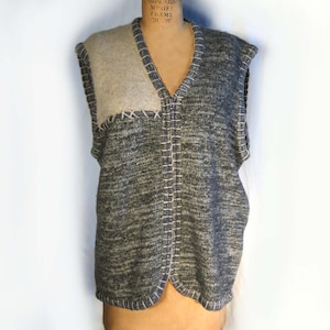 Vintage Assets of London Gray Zip Front Sweater Vest, Size M Hand Knit Wool, English Gray Cream Wool Unisex Mens Vest Blanket Stitching