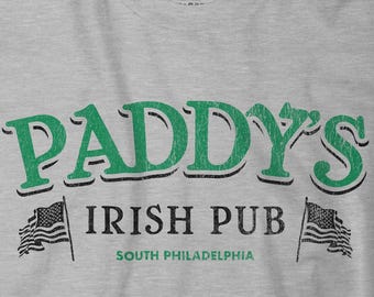 Camiseta con el logotipo vintage de Paddy's Pub: "Siempre hace sol en Filadelfia". Camiseta unisex de algodón suave para regalo de fan irlandés.