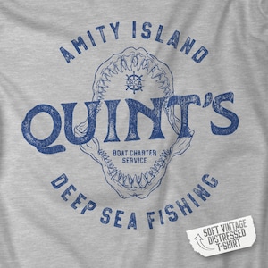 Camisa de pesca en aguas profundas de Jaws Quint - Bella Soft Unisex Vintage Distressed Amity Island Movie T-Shirt Hooper Quint Fan Boat Shark Gift Tee