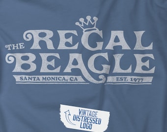 Camiseta Regal Beagle de Three's Company - Bella Soft Unisex, serie de televisión vintage, logotipo ficticio, Jack Tripper, Ritter, Roper, Furley, regalo de bar