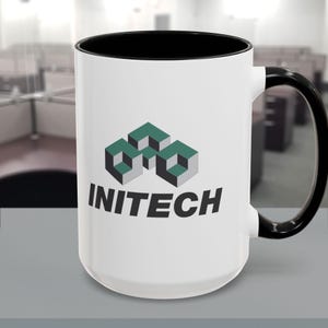 Taza Initech Office Space (asa negra): regalo, película, marca ficticia, logotipo de la empresa, informe TPS, lugar de trabajo, clásico de culto, taza de café, té y nerd de los 90