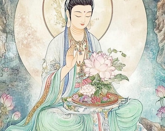 Op de afbeelding: Een serene illustratie van een zittende figuur in vloeiende gewaden, versierd met een gouden kroon en sieraden. De figuur houdt een dienblad met bloemen vast, tegen een achtergrond van een gloeiende halo en een landschap met lotusbloemen. Het kleurenpalet omvat zachte groenen, blauwen en roze.