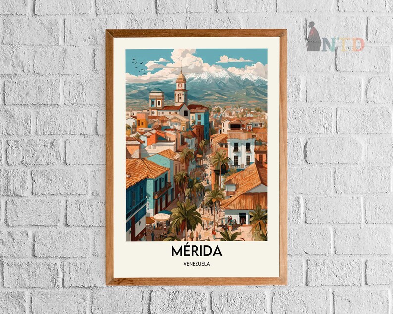 K&ouml;nnte beinhalten: Gerahmter Kunstdruck von M&eacute;rida, Venezuela, mit einer detaillierten Illustration einer Stadt mit farbenfrohen Geb&auml;uden, Palmen und einer Bergkette im Hintergrund. Der Druck tr&auml;gt den Namen der Stadt und des Landes am unteren Rand.