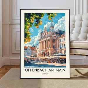 Può includere: Una stampa artistica incorniciata con un'illustrazione colorata di Offenbach am Main, Germania. L'opera raffigura un paesaggio urbano dettagliato con un grande edificio, bancarelle del mercato e persone. Il testo "OFFENBACH AM MAIN GERMANY" è stampato in basso.