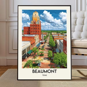 Könnte beinhalten: Ein gerahmter Kunstdruck von Beaumont, Texas, mit einer detaillierten Straßenszene mit einem hohen roten Backsteingebäude und einem blauen Himmel mit weißen Wolken. Der Druck enthält den Stadtnamen und den Bundesstaat.