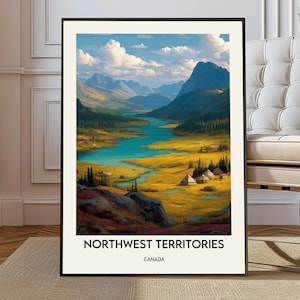Könnte beinhalten: Gerahmter Kunstdruck eines malerischen Landschaftsbildes mit einem türkisfarbenen Fluss, der sich durch ein Tal schlängelt, mit Bergen im Hintergrund. Der Druck hat eine gelbe und grüne Farbpalette, mit dem Text "NORTHWEST TERRITORIES CANADA" unten.