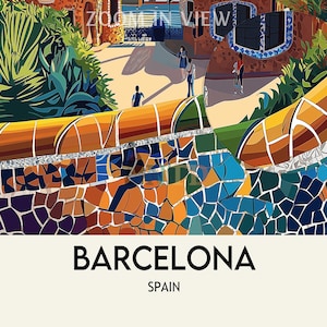 Puede incluir: Un muro de mosaico colorido con vista a un parque en Barcelona, Espa&ntilde;a. El texto "ZOOM IN VIEW" es visible en la esquina superior derecha de la imagen.