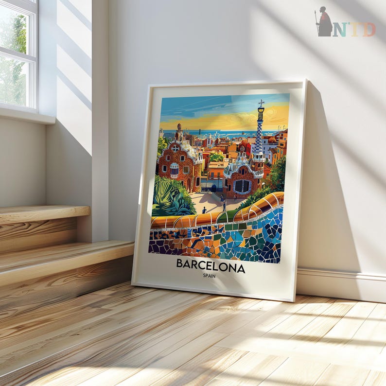 Puede incluir: Una ilustraci&oacute;n colorida del Parque G&uuml;ell en Barcelona, Espa&ntilde;a. La imagen presenta una pared de mosaico, una vista de la ciudad y el texto "Barcelona, Espa&ntilde;a".