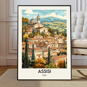 Peut inclure: Une affiche encadrée d'Assise, Italie, avec une illustration de la ville de style aquarelle. L'œuvre présente des bâtiments aux toits de tuiles rouges, une église avec un dôme et des cyprès. Le texte "ASSISI ITALY" est en bas.