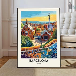 Puede incluir: Una ilustraci&oacute;n colorida del ic&oacute;nico Parque G&uuml;ell en Barcelona, Espa&ntilde;a. La imagen presenta un camino pavimentado con mosaicos, una vista de la ciudad y el texto "BARCELONA ESPA&Ntilde;A".