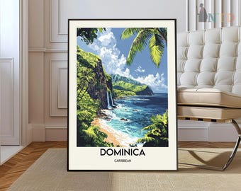 Pode incluir: Impressão artística emoldurada com uma ilustração vibrante da costa de Dominica. A obra de arte mostra uma cachoeira caindo no mar turquesa, penhascos verdes exuberantes e uma praia de areia sob um céu azul brilhante. A palavra "DOMINICA" está impressa na parte inferior.