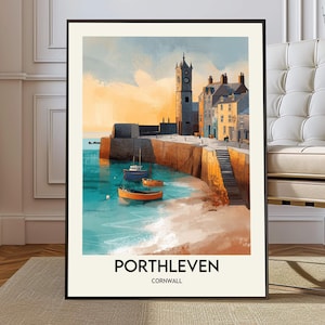 Pode incluir: Uma impressão em aquarela emoldurada de Porthleven, Cornualha. A obra de arte retrata uma cena portuária com barcos, edifícios e uma torre do relógio sob um céu de pôr do sol. A impressão tem uma moldura preta e é exibida em uma parede.